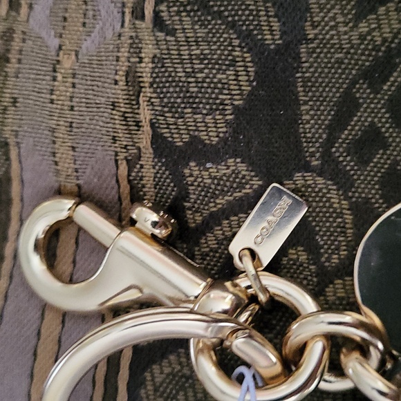 Coach signature heart leather heart and gold plated coach double Keychain bagged - Picture 3 of 6